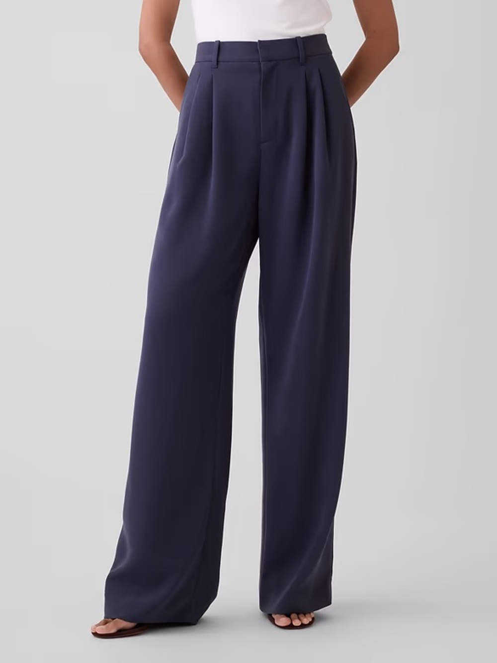 Gap 365 High Rise Pleated Trousers. Navy. Size 20 tall. NWTs
